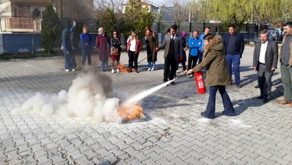 Öğretmenlere Yönelik Yangın eğitimi ve tatbikatı gerçekleştirildi