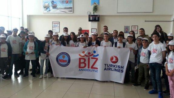 Tuşba ilçesinden 80  öğrenci İzmire uğurlandı