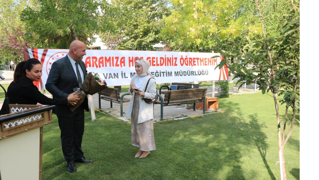 İl Milli Eğitim Müdürümüz Mehmet Nurettin Aras, Van'a yeni atanan öğretmenler için organizasyon düzenledi.