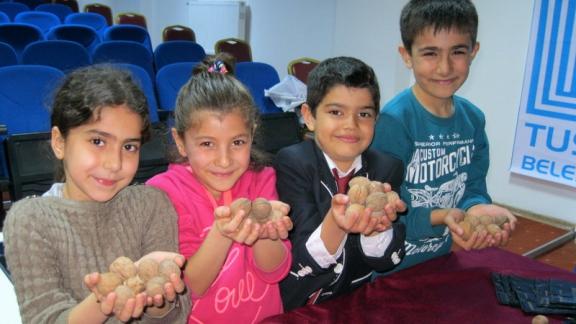 Umutlar Tuşba Belediyesi İle Yeşeriyor Projesi Kapsamında Ceviz Yetiştirme Eğitimi Verildi.