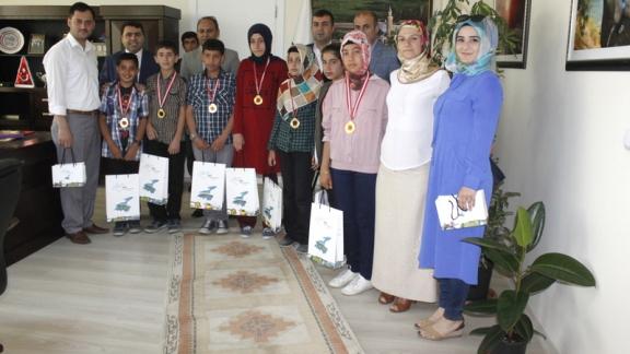 7. Arapça Yarışmasında Türkiye dördüncüsü olan öğrencilere Milli Eğitim Müdürümüz Kıyasettin Kırekinden ödül 