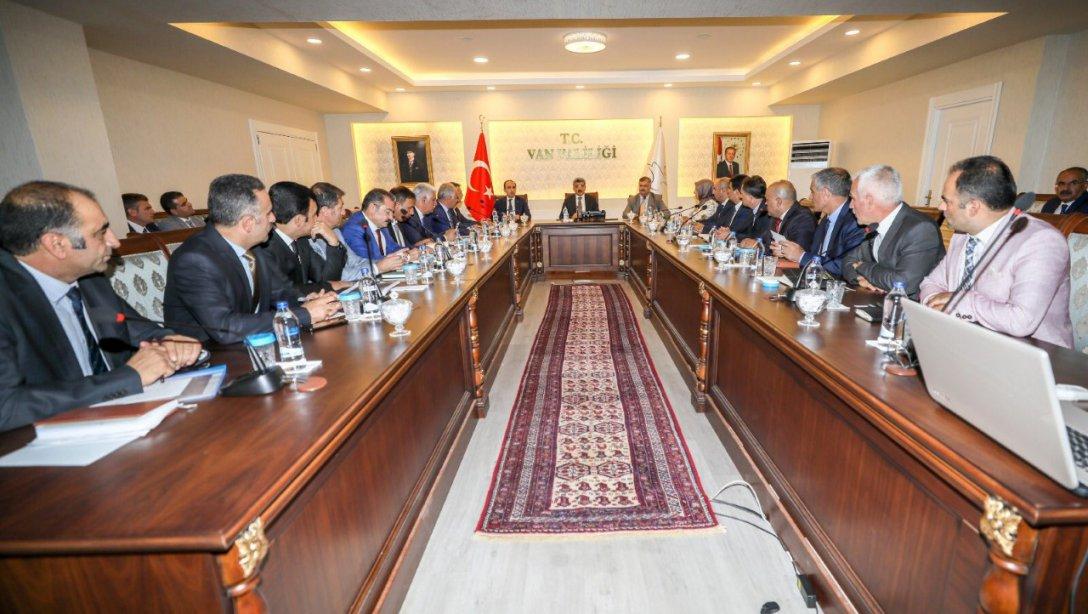 Van Valisi Mehmet Emin Bilmez Başkanlığında Eğitim Değerlendirme Toplantısı Yapıldı