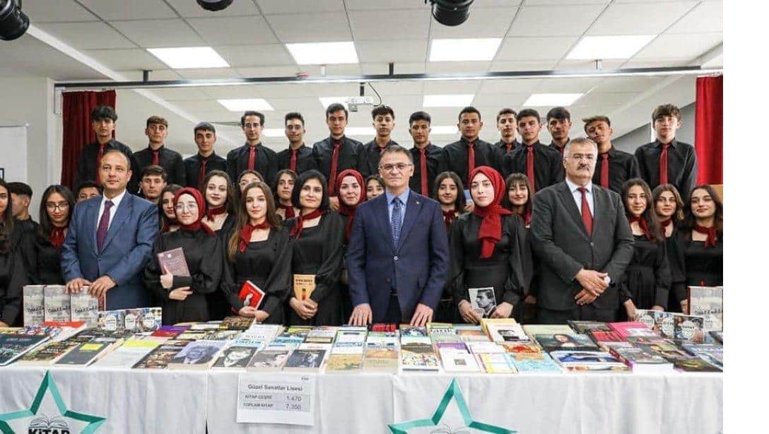Güzel Sanatlar Lisesinde kitap Dağıtım Töreni Yapıldı